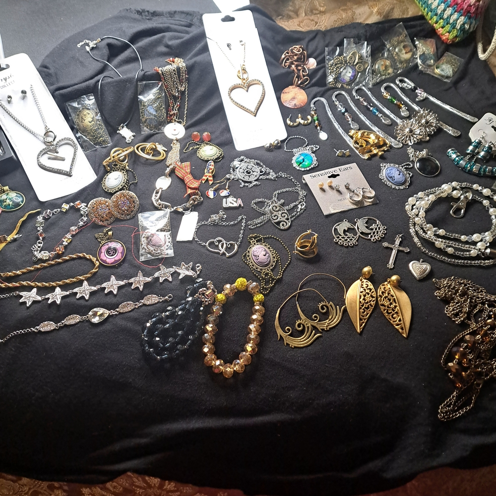 2.09 lbs Gold & Silver Tone Jewlery Lot